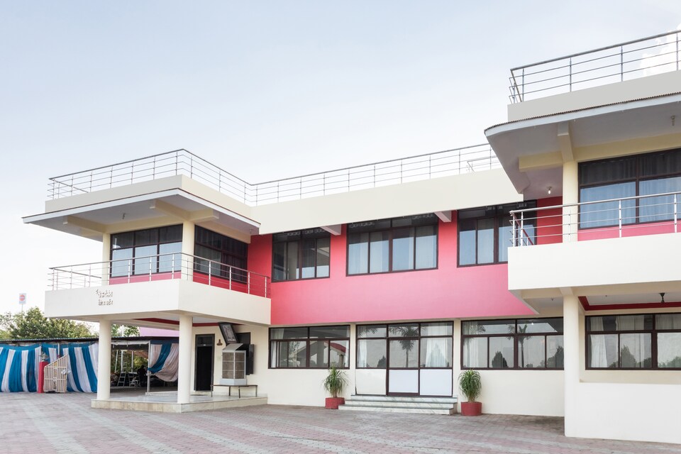 OYO 36398 Hotel Balaji, Airport Road - Bhopal, Bhopal