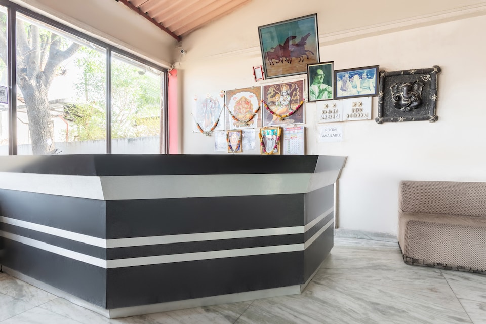 OYO 36398 Hotel Balaji, Airport Road - Bhopal, Bhopal