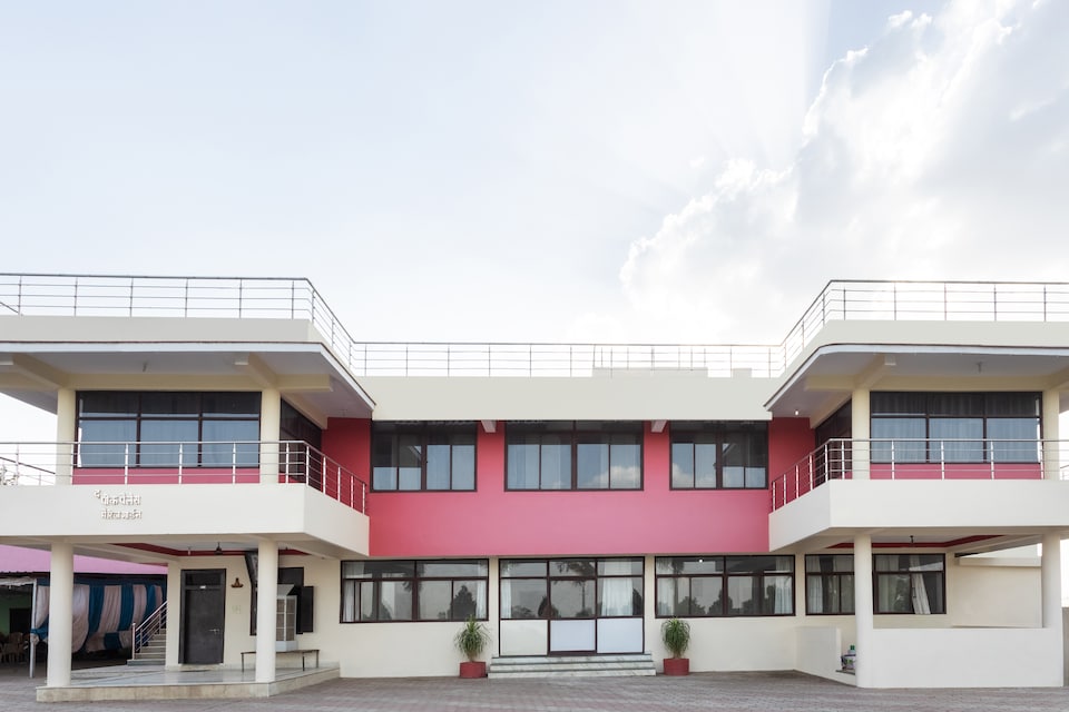 OYO 36398 Hotel Balaji, Airport Road - Bhopal, Bhopal