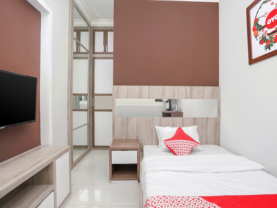 OYO 747 Cipunegara Residence, Wonokromo, Surabaya