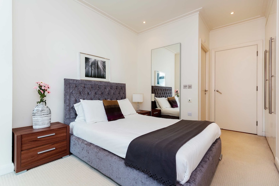 OYO Home Canary Wharf Residences, London City Airport London, London