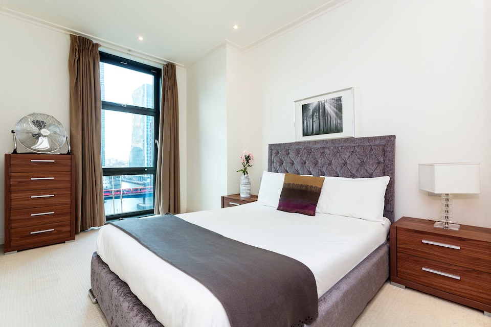 OYO Home Canary Wharf Residences, London City Airport London, London