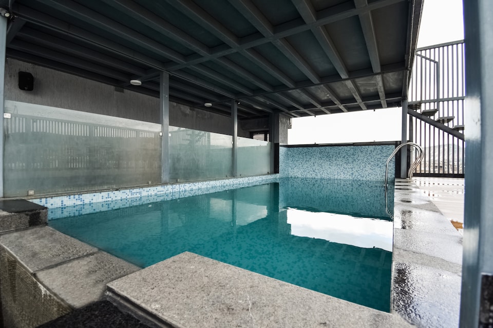 Capital O 36319 10 Square, Raja Park Jaipur, Jaipur