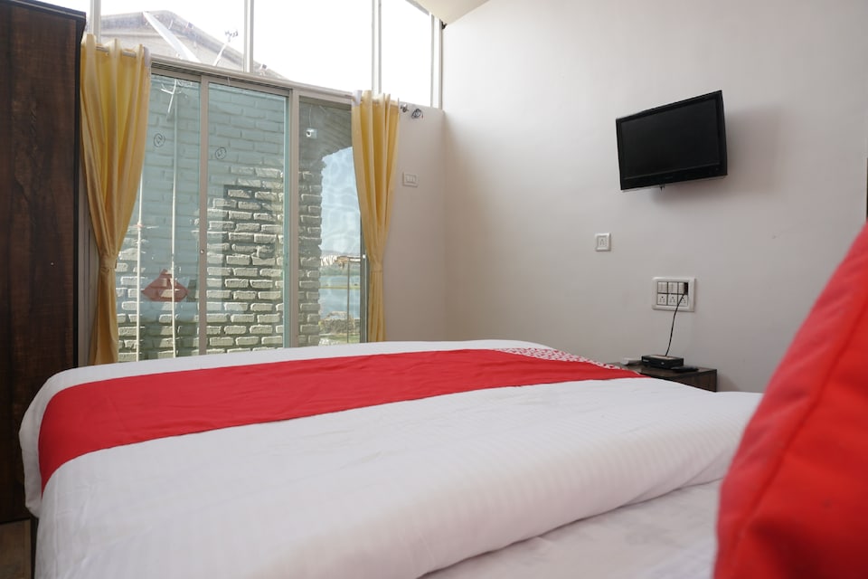 OYO 36320 River Hunter Resort, Khadakwasla Pune, Pune