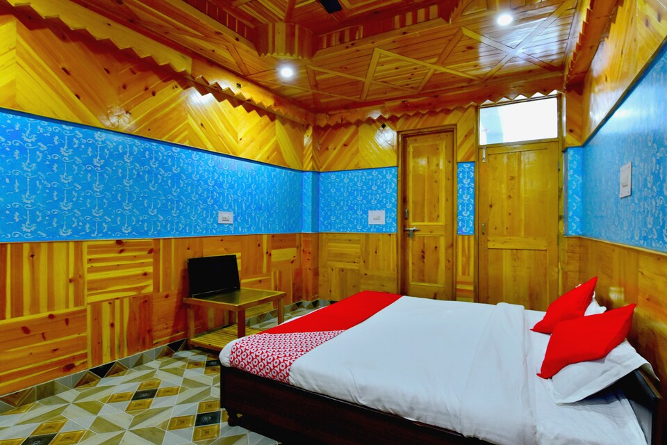 OYO 36433 Royal Star Cafe, Kasol, Kasol