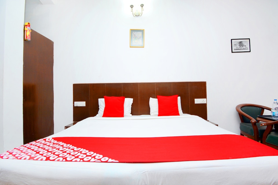 OYO 36435 Broadways Alpine, Kasauli, Kasauli