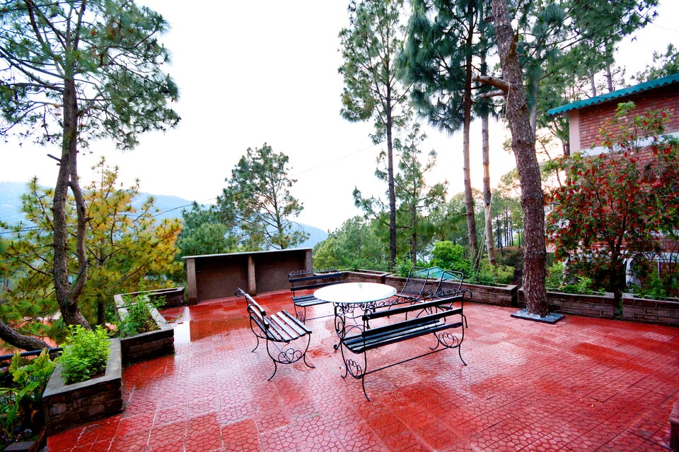 OYO 36435 Broadways Alpine, Kasauli, Kasauli