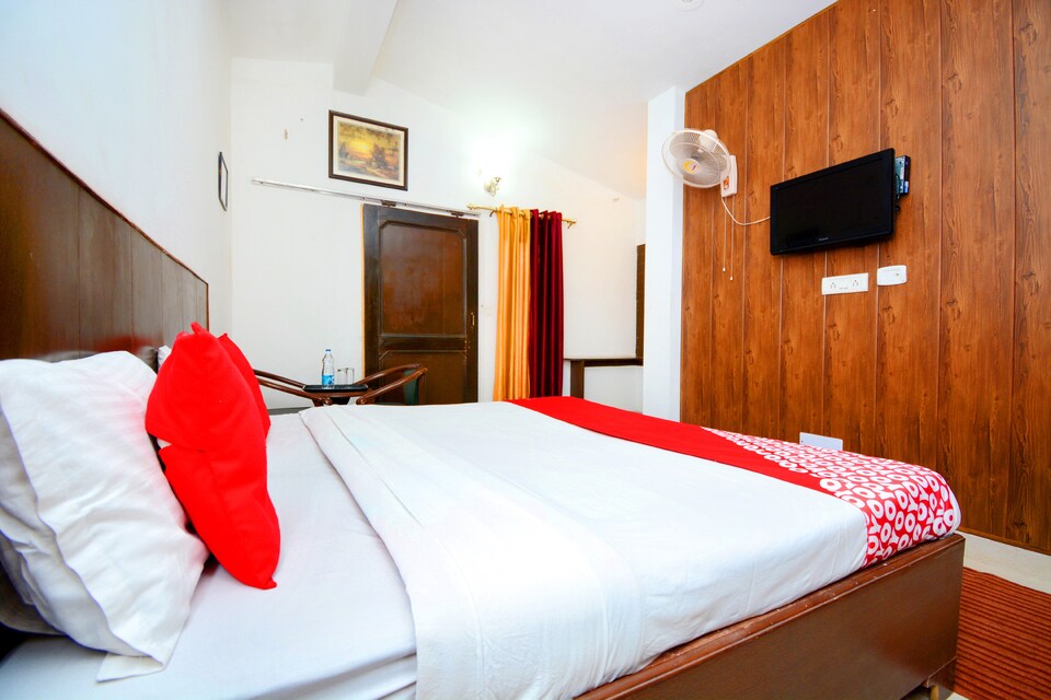 OYO 36435 Broadways Alpine, Kasauli, Kasauli