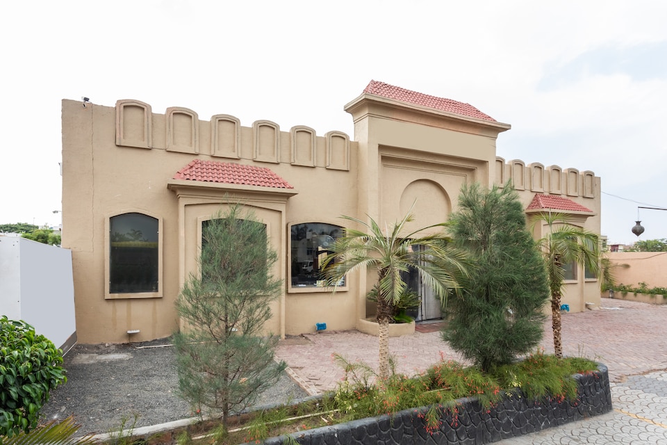OYO 36436 The Sultan's Boutique Hotel, Rau, Indore