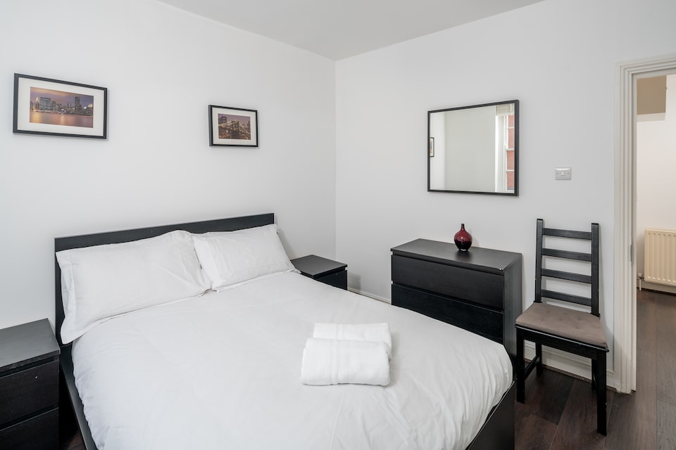OYO Home Shoreditch Executive Deluxe 3 Bedroom, Liverpool Street London, London