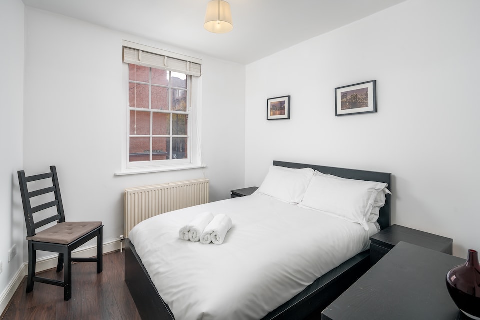 OYO Home Shoreditch Executive Deluxe 3 Bedroom, Liverpool Street London, London