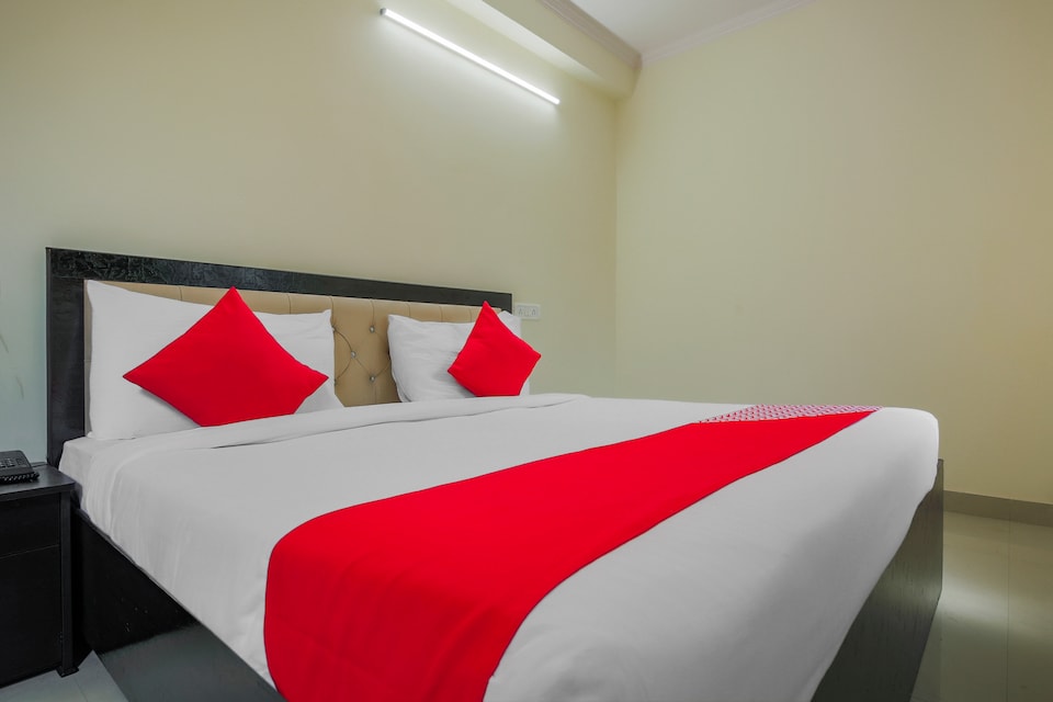 Flagship 36485 Smg Heritage Nehru Enclave, Anand Vihar Delhi, Delhi