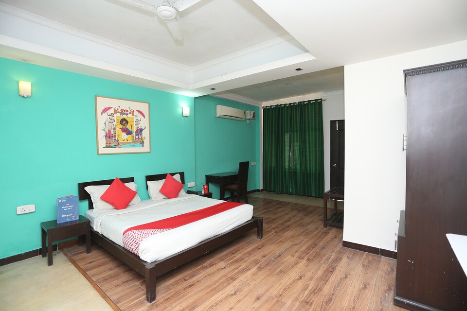 OYO 36490 Residency 7110, Huda 2, Gurgaon