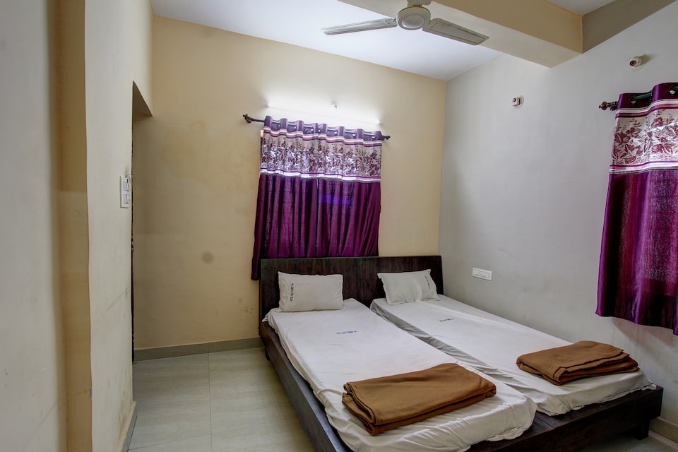 SPOT ON 36493 Skg Tourist Inn, Gulbarga, Gulbarga