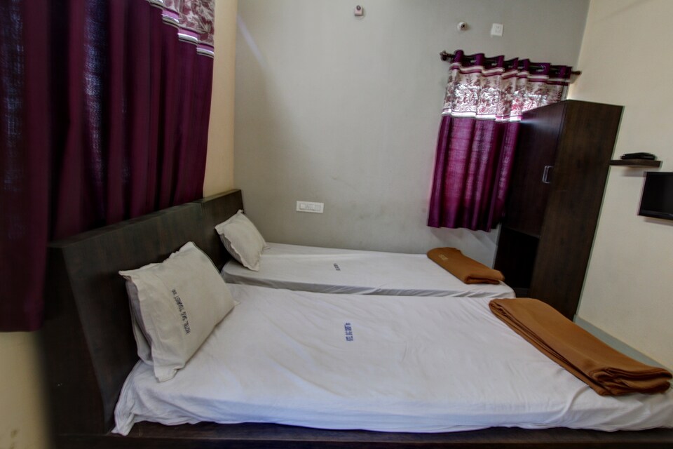 SPOT ON 36493 Skg Tourist Inn, Gulbarga, Gulbarga