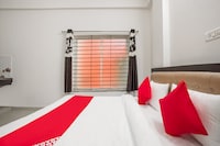 Hotel O Dreamway Geeta Bhawan Bus Stop