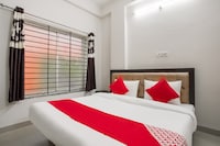 Hotel O Dreamway Geeta Bhawan Bus Stop
