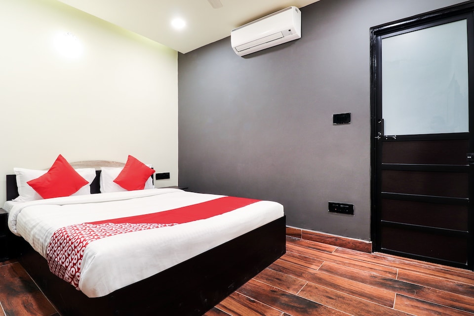 OYO Lemon Grass, Lanka, Varanasi