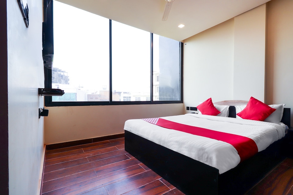 OYO Lemon Grass, Lanka, Varanasi