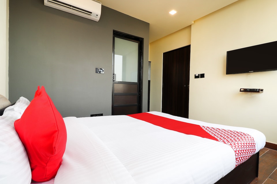 OYO Lemon Grass, Lanka, Varanasi