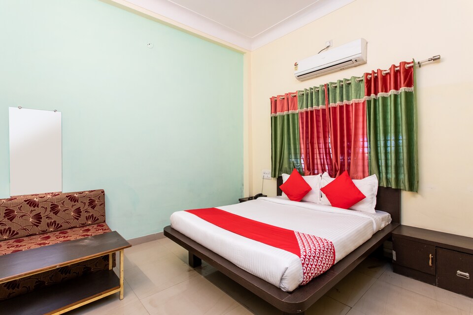 OYO 36511 Hotel Ritik, Pithampur, पीथमपुर