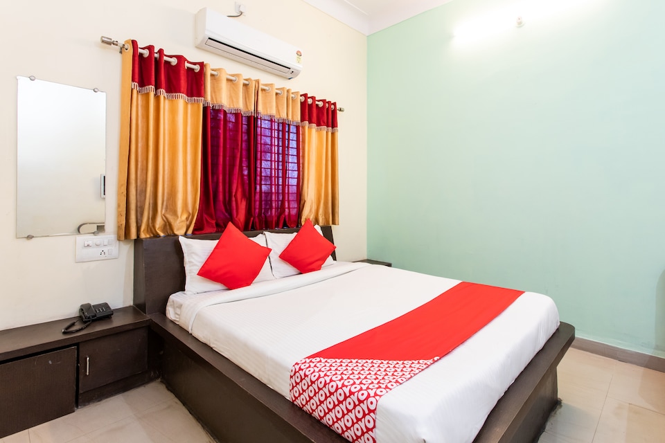 OYO 36511 Hotel Ritik, Pithampur, पीथमपुर