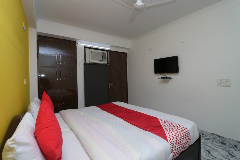 OYO 36518 Alberque International, Chhatarpur Delhi, Delhi