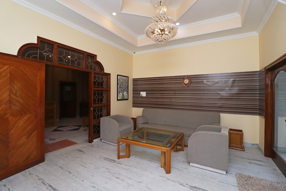 Capital O 36533 Hotel Lavkush International, Cantonment, Varanasi