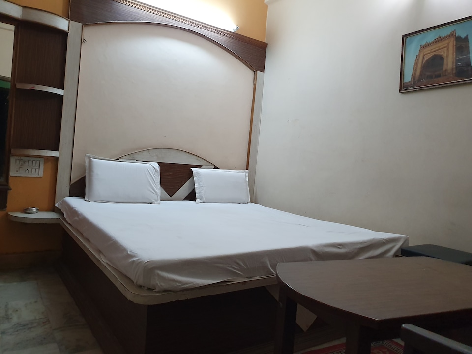 SPOT ON 36537 Hotel Sanjay, Corporate Complex, Agra