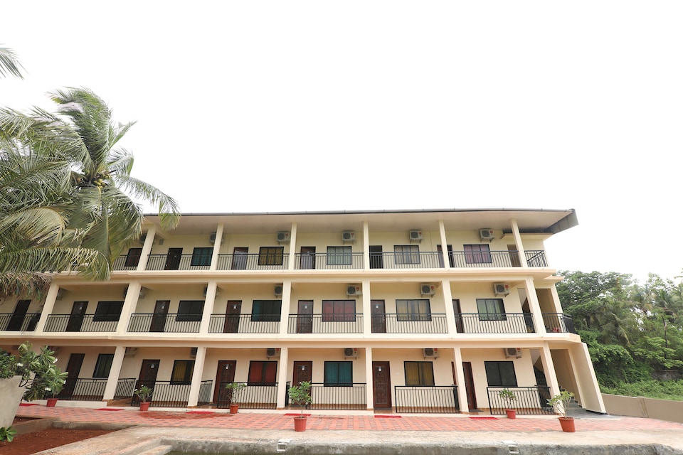 OYO Home 36551 Design Studios Nago, Calangute Goa, Goa