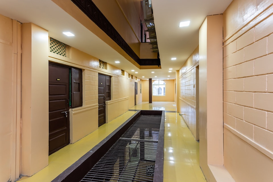 SPOT ON Hotel Savera, Station Road - Indore, Indore