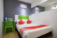 OYO 1003 Rich Calton Hotel