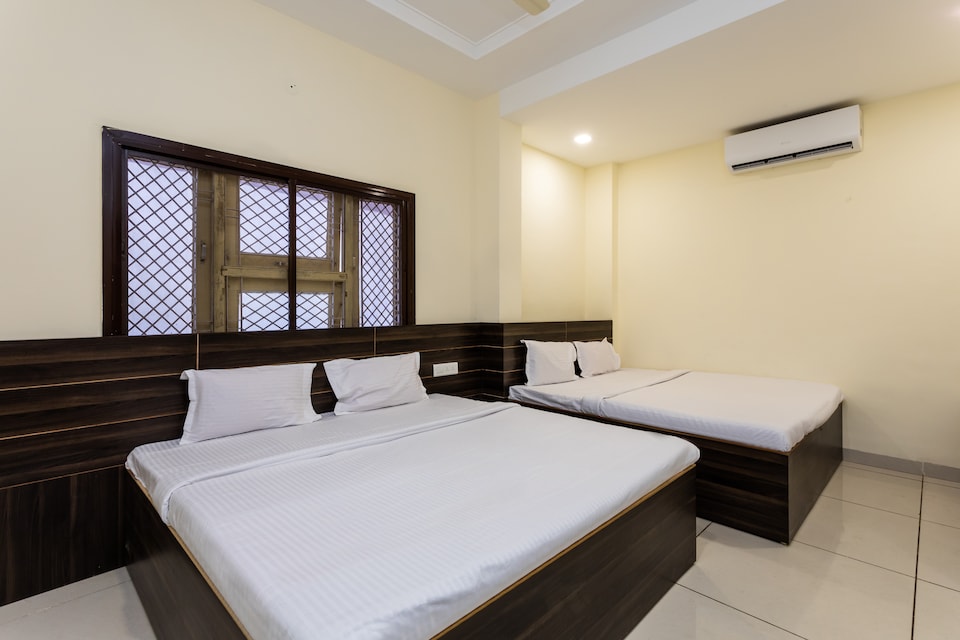 SPOT ON 36570 Narsingh Vatika, Airport Road - Indore, Indore