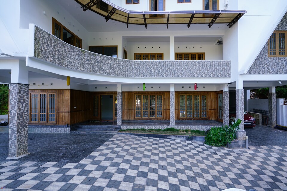 OYO 36576 Firdows International, Adimali Munnar, Munnar