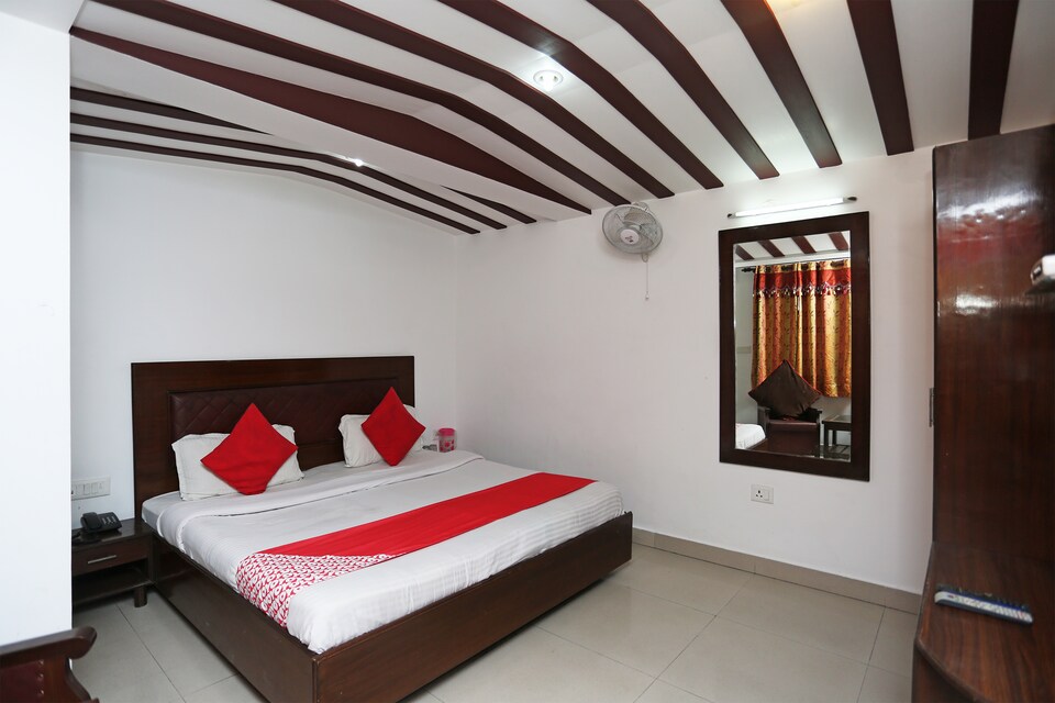 OYO 18568 Ratan Hotel, Library Chowk Mussoorie, Mussoorie
