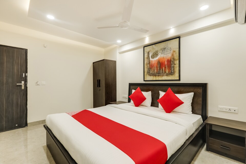 Capital O 36589 Hotel Imperial Regency, Station Road - Indore, Indore