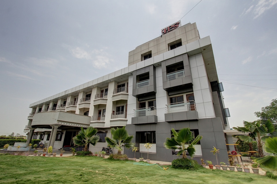 OYO 36620 Hotel Pleasant Stays, Bijapur city, बीजापुर