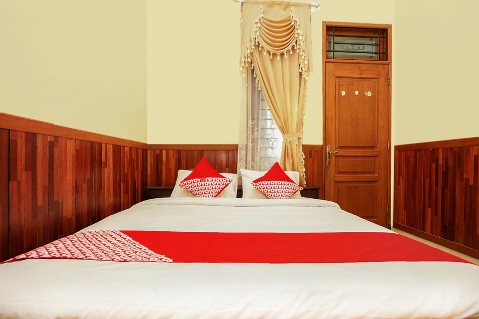 OYO 771 Kembang Kuning Residence Syariah, Tegalsari, Surabaya