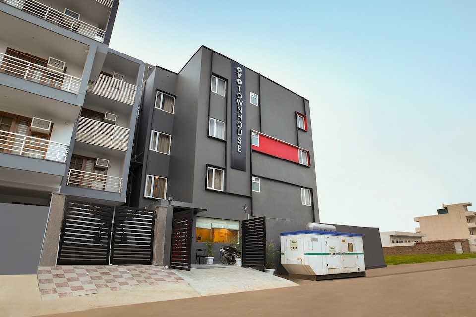 OYO Townhouse 178 Sector 52, Huda 2 Gurgaon, Gurgaon