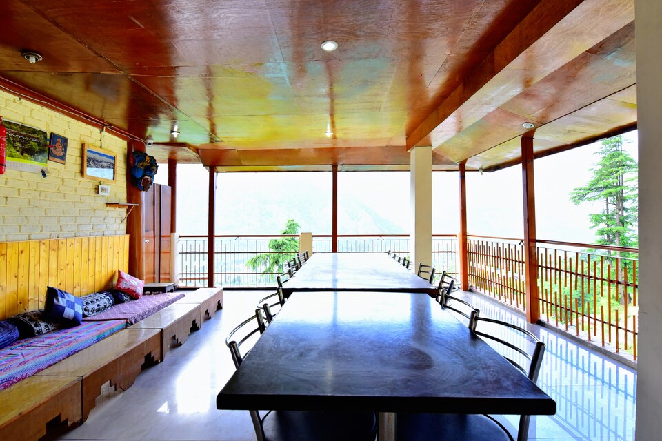 OYO 36651 Chander Lata Cottage, Naggar Road, Manali