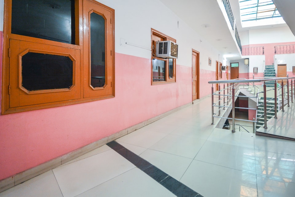 SPOT ON 36686 Hotel Om Shanti Palace, Sector 45 Chandigarh, चंडीगढ़