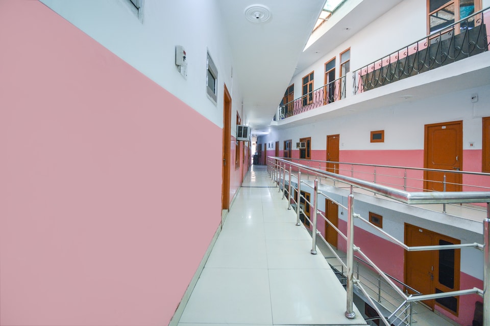 SPOT ON 36686 Hotel Om Shanti Palace, Sector 45 Chandigarh, चंडीगढ़