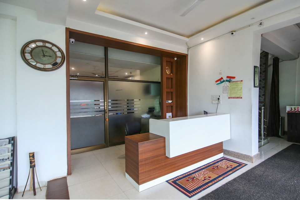 OYO 3603 White Pearl Hotel, Vijay Nagar - Jabalpur, Jabalpur