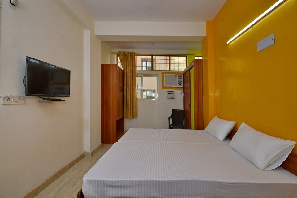 OYO LIFE GRG1382 Golf Course Ext Rd, Golf Course Road, Gurgaon