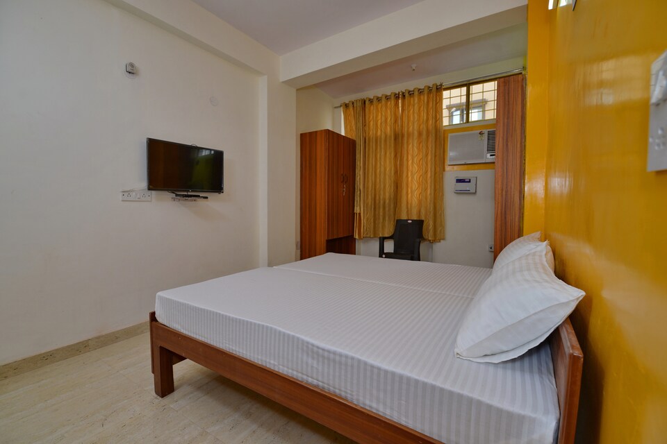 OYO LIFE GRG1382 Golf Course Ext Rd, Golf Course Road, Gurgaon