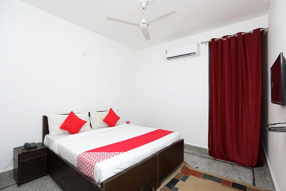 OYO Moonlight Residency Near Appu Ghar, HUDA CENTRE 1, Gurgaon