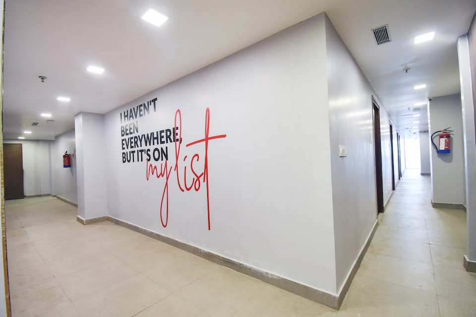 Hotel O Crown Aura, VIP Road Kolkata, Kolkata