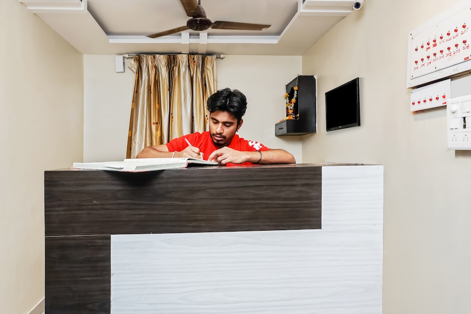 Hotel O Laxmi Lodge New, Swargate Pune, Pune