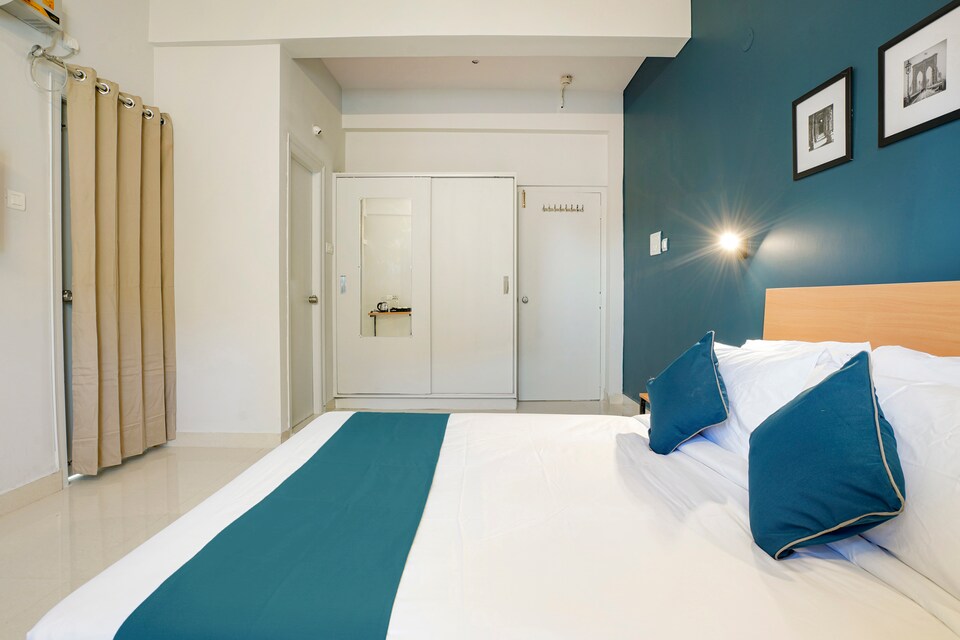 OYO SilverKey 36718 Scanda Residency, Madhapur-II, Hyderabad