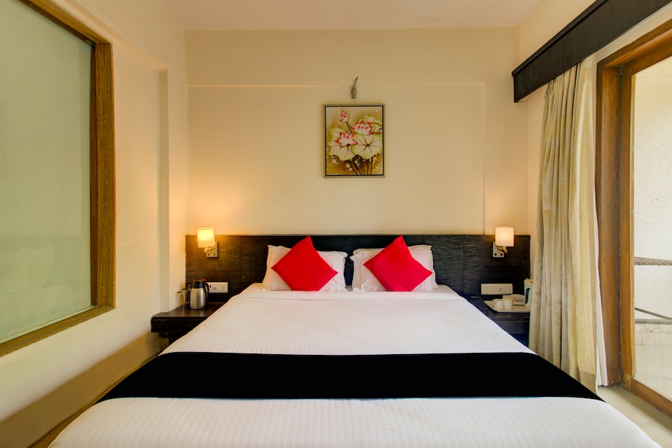 Capital O 36727 Plush Retreat, Mumbai- Kalyan-Bhiwandi- Badalapur, Mumbai